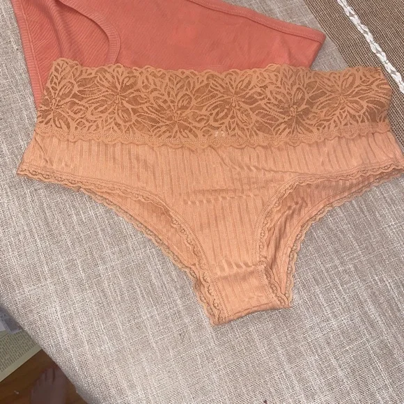 Bundle- 2 pairs of NWT Aerie panties, sz L - Picture 2 of 8